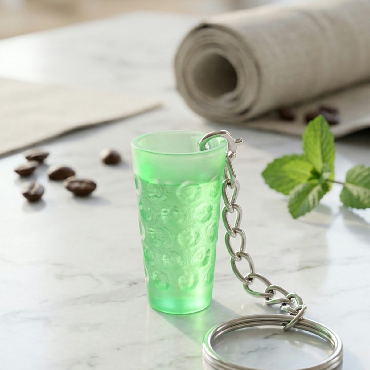 Echte Produktaufnahme des Dubbeglas-Schlüsselanhängers Jadegrün transparent